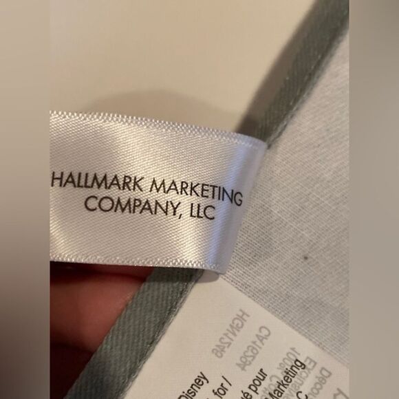 Halloween Decor Lot of 3 Disney Towel, Hocus Pocus Sponges, Table Runner EUC - Picture 12 of 16